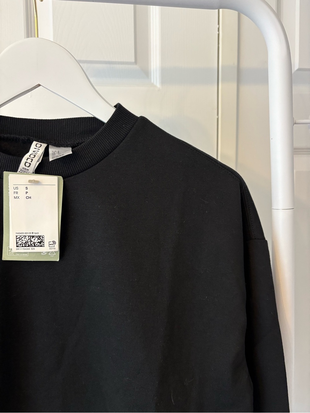 New H&M Black Crewneck Sweatshirt Size Small Cotton - Picture 6 of 10